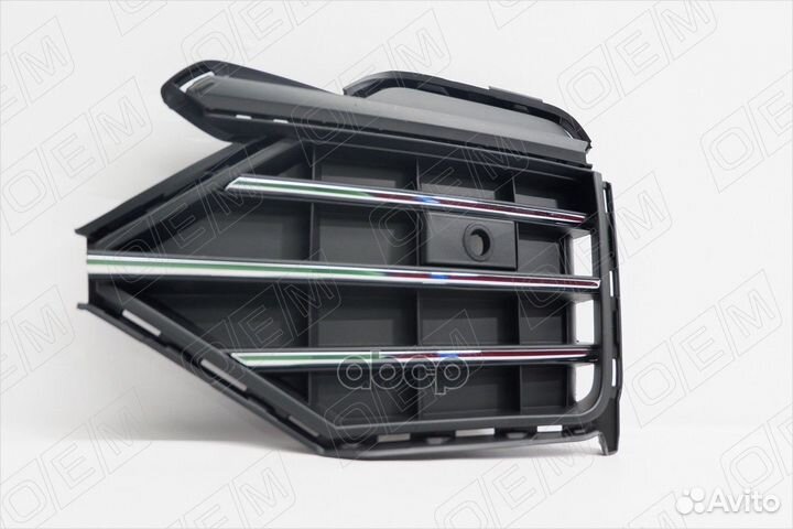 Решетка в бампер нижняя правая Volkswagen Touareg