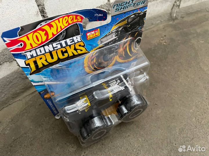 Hot wheels монстр трак Night shifter