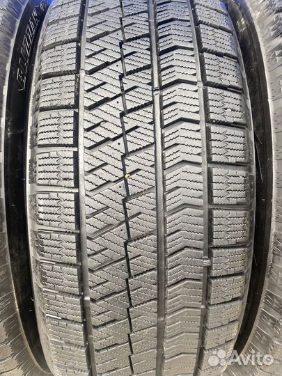 Bridgestone Blizzak VRX2 215/60 R17
