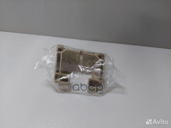 Кронштейн форсунки омыв. фары KD49518G4 mazda