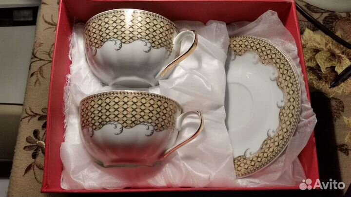 Набор подарочный: блюда и чашки 4 предмета. Новый