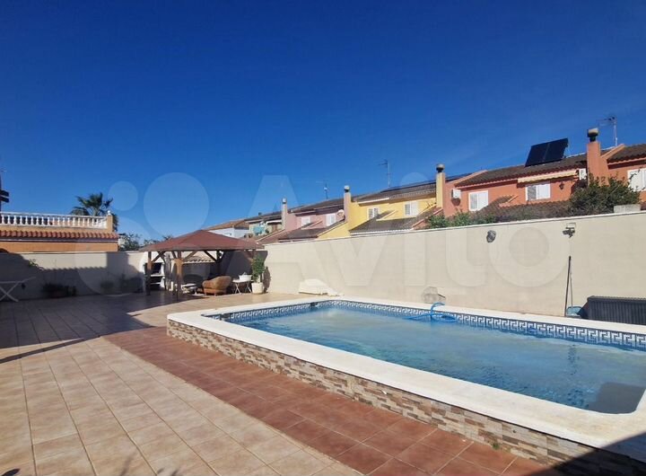 Коттедж 275 м² на участке 5 сот.