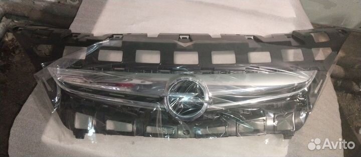 Opel Astra J GTC решётка радиатора