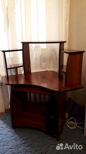 Продаю компьютерный стол