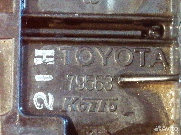 Форсунка омывателя фар передняя левая Toyota Rav4