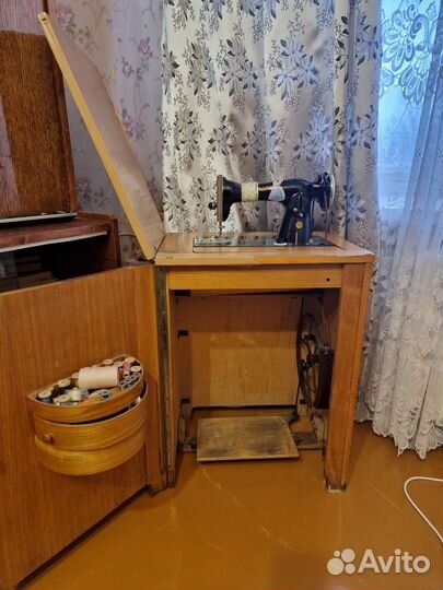 Швейная машинка ножная