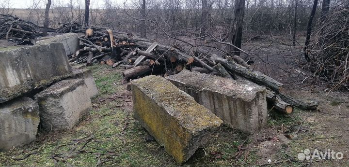 Бетонные блоки для фундамента половинки