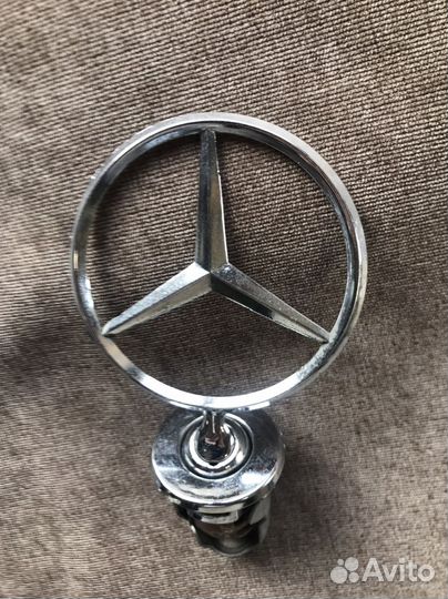 Значок mercedes на капот
