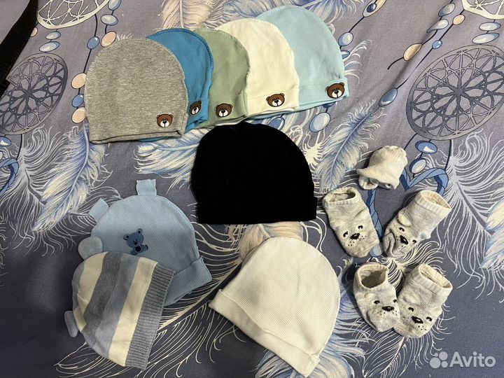 Продам набор шапок для малыша