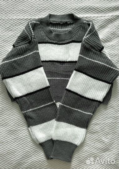 Свитер в полоску женский