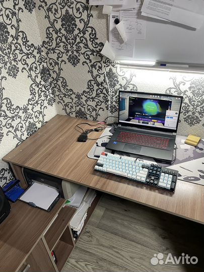 Стол офисный угловой с тумбой