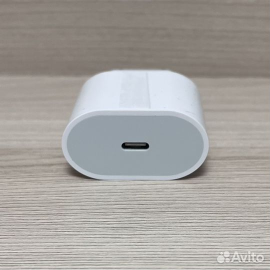 Зарядка на iPhone 20w блок