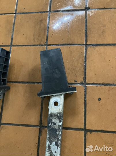 Citroen c4 grand picasso кронштейн передней балки