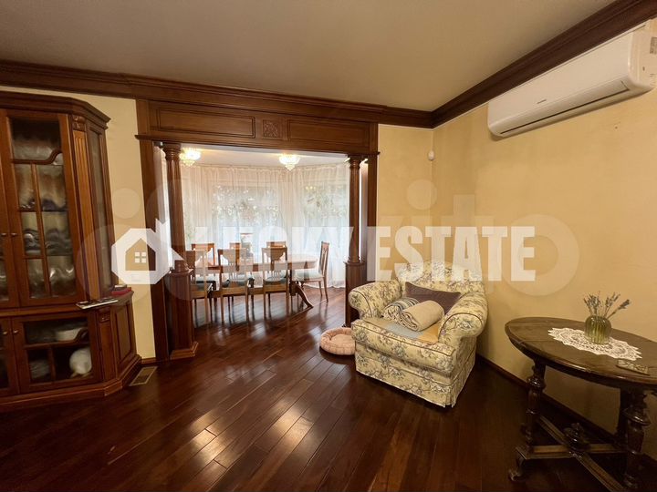 Коттедж 380 м² на участке 9 сот.