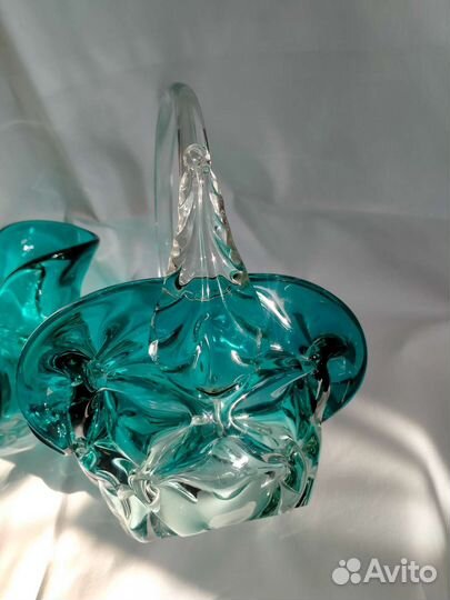 Ваза конфетница,корзинка цветное стекло