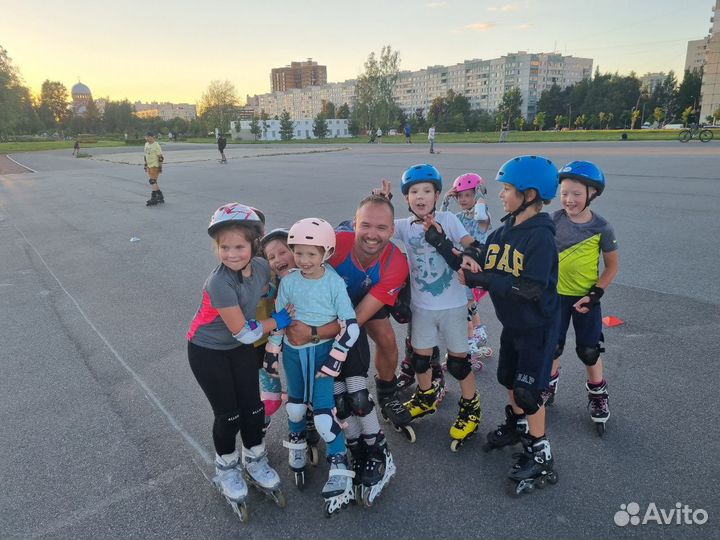 Инструктор тренер по роликам, спорт в парке