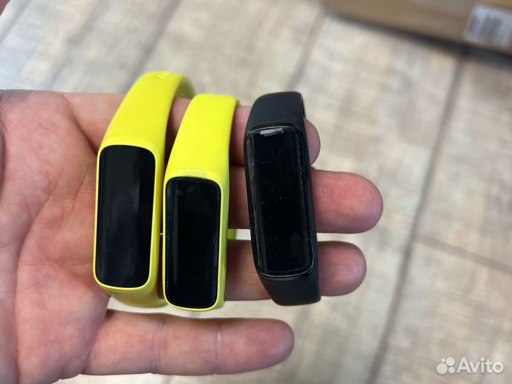 Фитнес-браслет Samsung Galaxy Fit E SM-R375