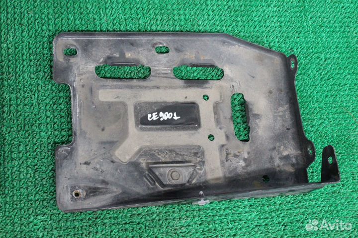 Крепление под аккумулятор Cadillac Escalade GMT900