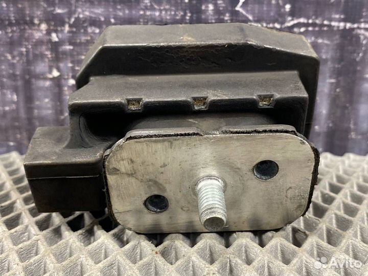 Подушка кпп Bmw E60