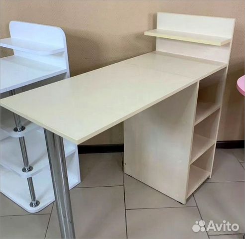 Маникюрный стол