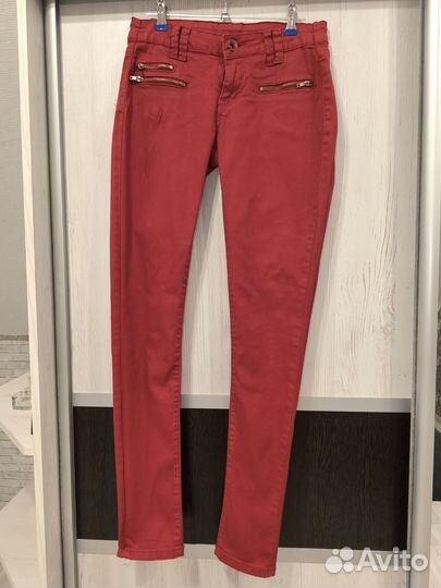 Джинсы красные 44