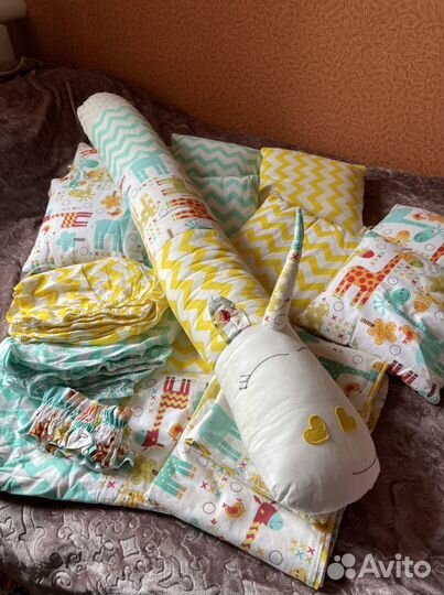 Бортики и поинадлежности в кроватку