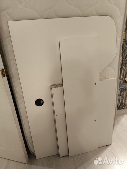 Компьютерный стол белый