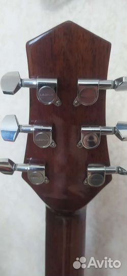 Акустическая гитара