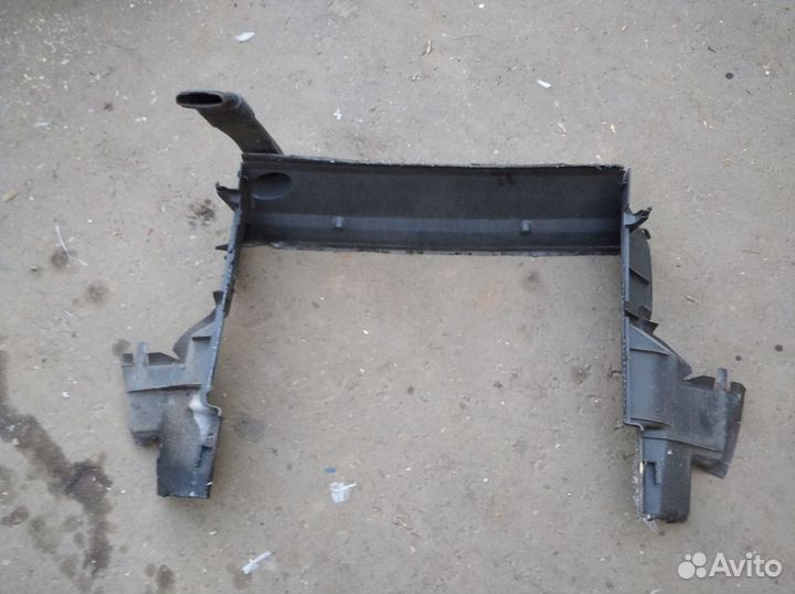 Дефлектор радиатора в сборе Renault Scenic 3 2009