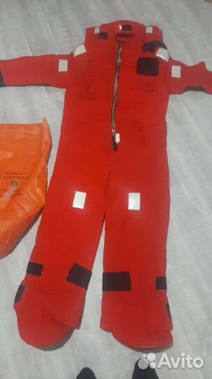 Спасательный сухой костюм