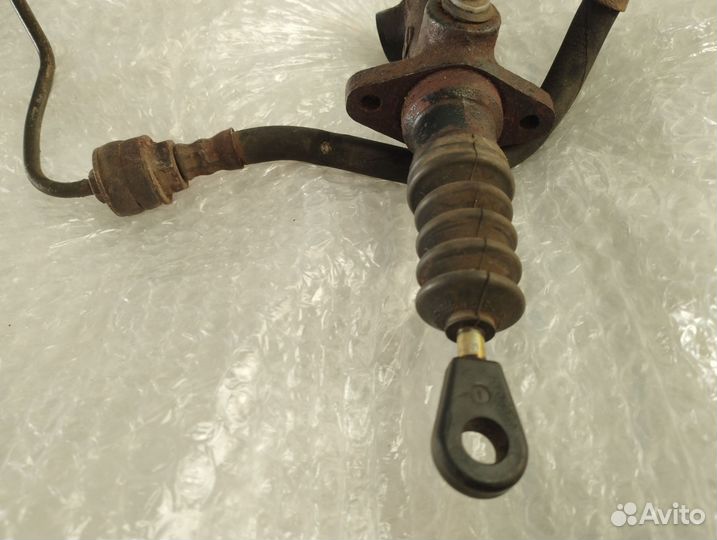 Главный цилиндр сцепления VW Passat B3, B4