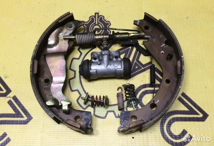 Механизм стояночного тормоза задний правый Toyota
