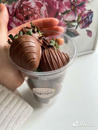 Клубника в шоколаде в стакане