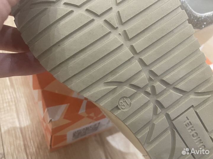 Кроссовки для девочки