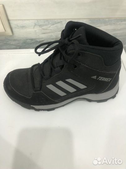 Кроссовки adidas