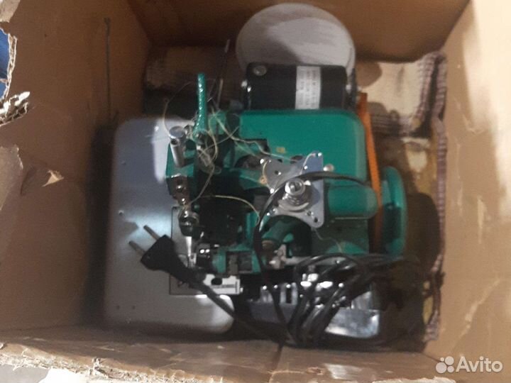 Швейная машинка оверлок