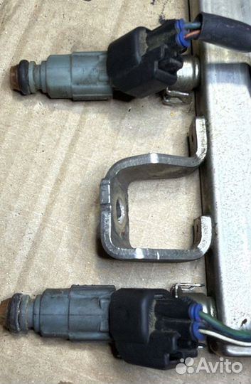 Форсунка топливная б/у Mazda 3, 5, 6