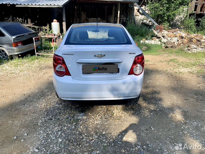 Chevrolet Aveo 1.6 МТ, 2012, битый, 180 000 км
