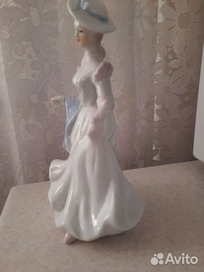 Статуэтка фарфор