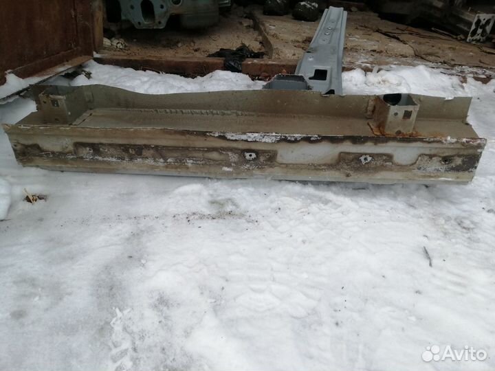 Стойка кузова центральная правая BMW X5 e53