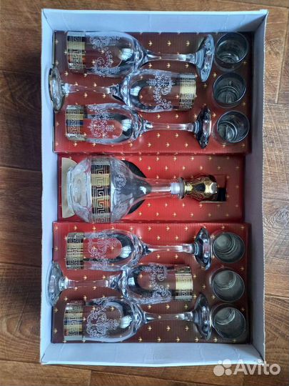 Набор бокалов, рюмок с графином на подставке