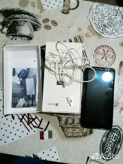 Продаю Самсунг А 8 plus 4/32Гб В отличном состояни