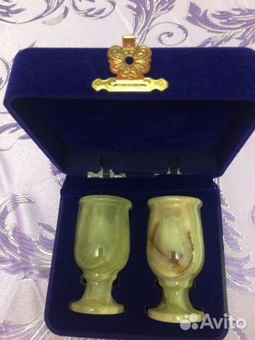 Рюмки из оникса, поднос для фруктов