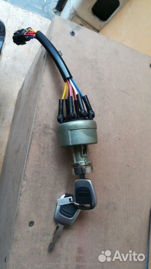 Замок зажигания hitachi/zx48