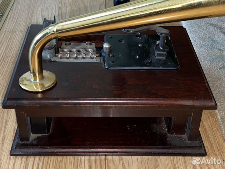 Музыкальная старинная шкатулка Thorens