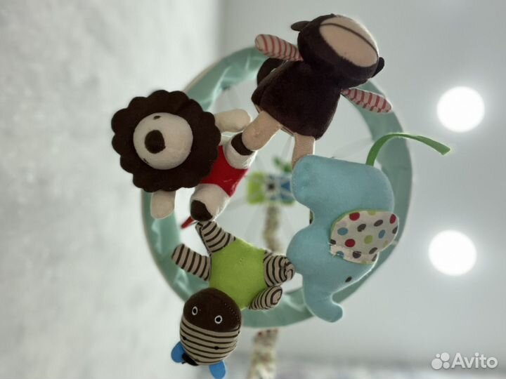 Музыкальный мобиль на кроватку