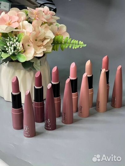 Матовая помада цвета нежные