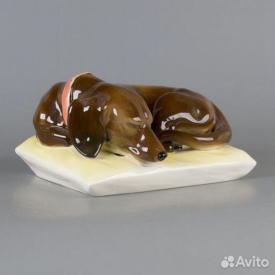 Фарфоровая статуэтка 