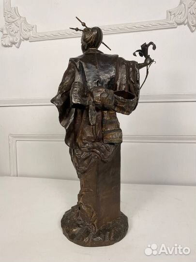 Антикварная скульптура «Гейша»