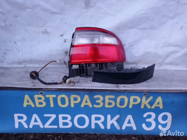 Toyota Carina E фонарь задний правый седан